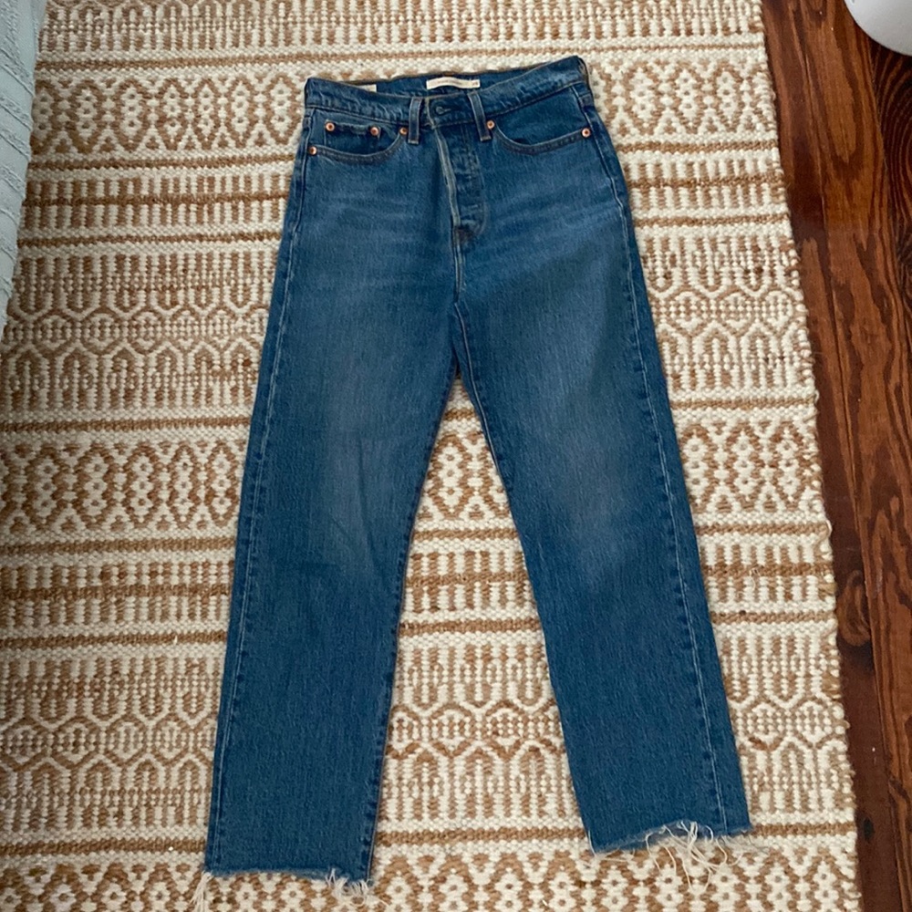Women’s Levi’s wedgie straight size 25